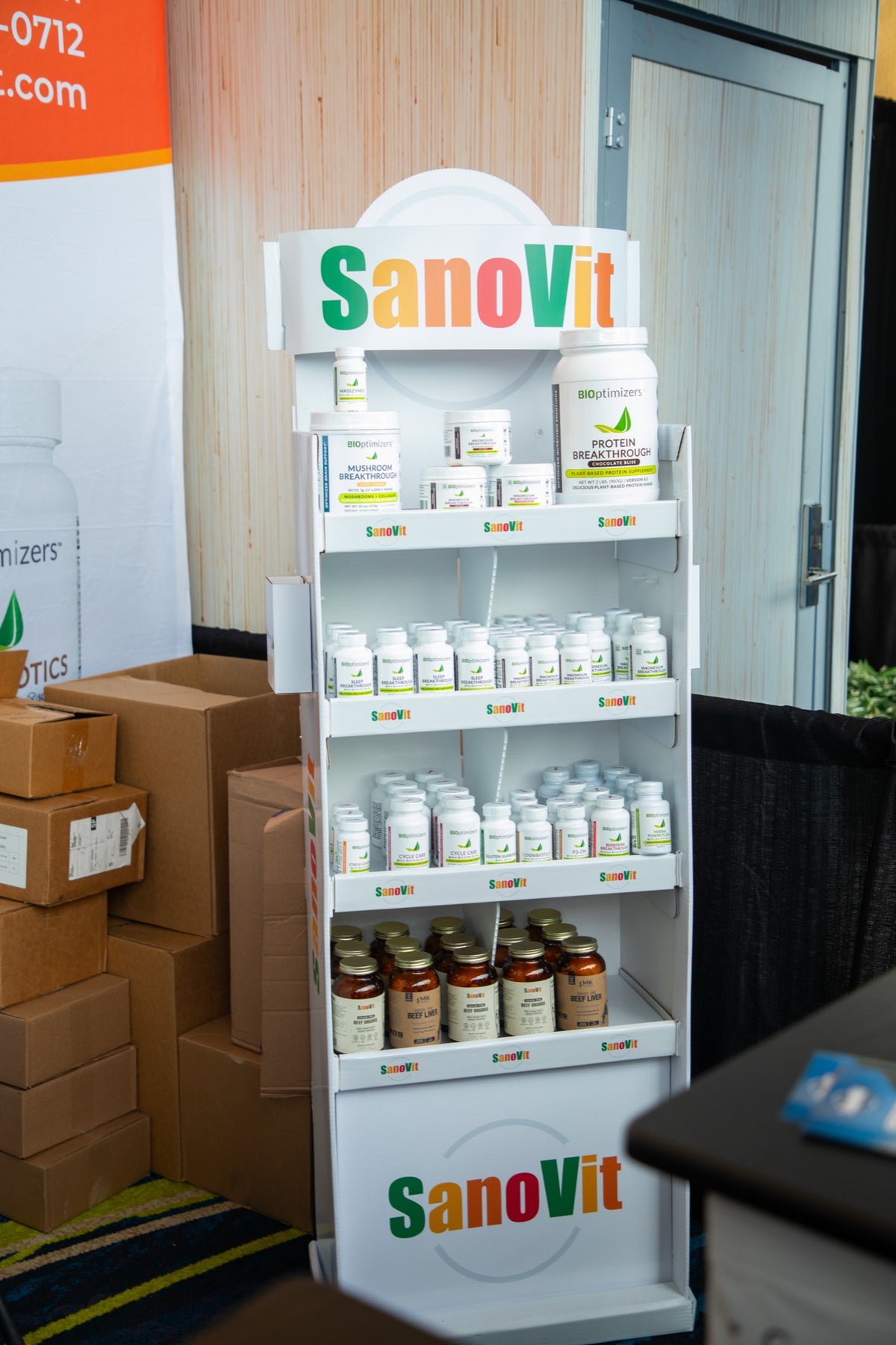 Exhibición de productos SanoVit en el stand de CMCPR 2025.