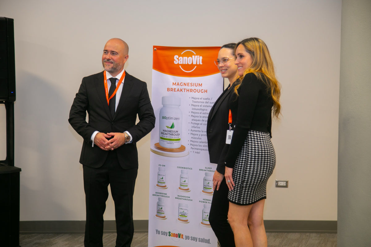 Presentación de productos SanoVit junto al equipo en el hotel Aloft.
