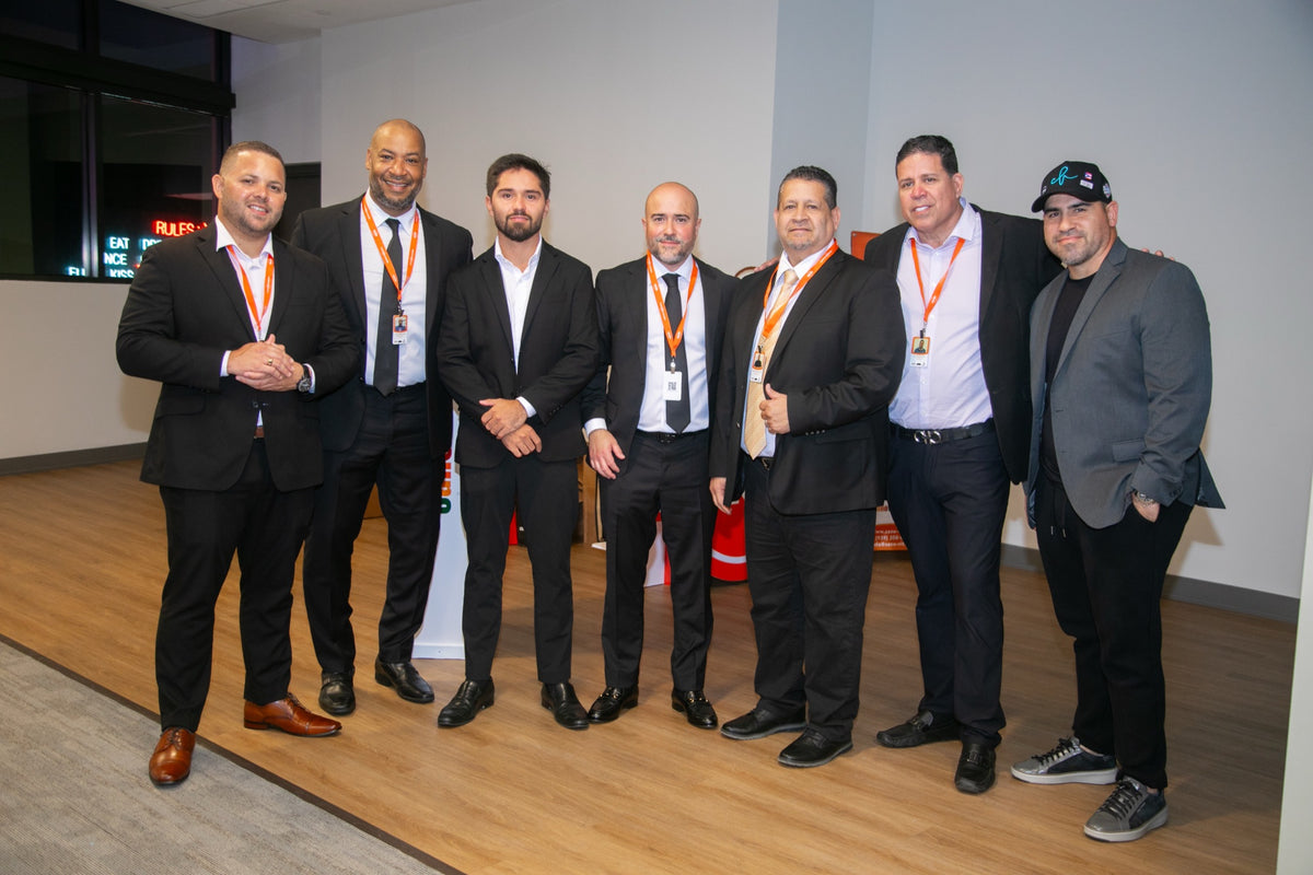 Equipo SanoVit reunido durante el evento en el hotel Aloft.